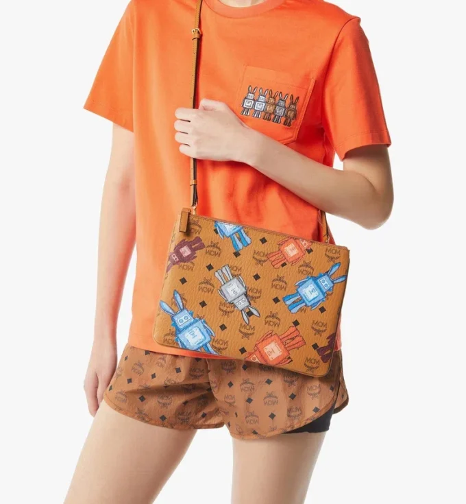 Aren Crossbody Pouch in Visetos Rabot Aren Crossbody Pouch in Visetos Rabot