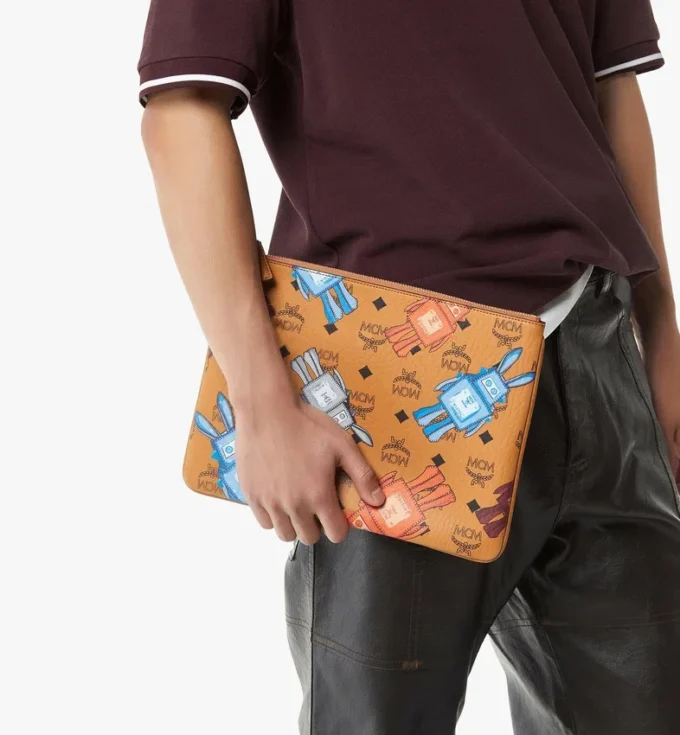 Aren Crossbody Pouch in Visetos Rabot Aren Crossbody Pouch in Visetos Rabot