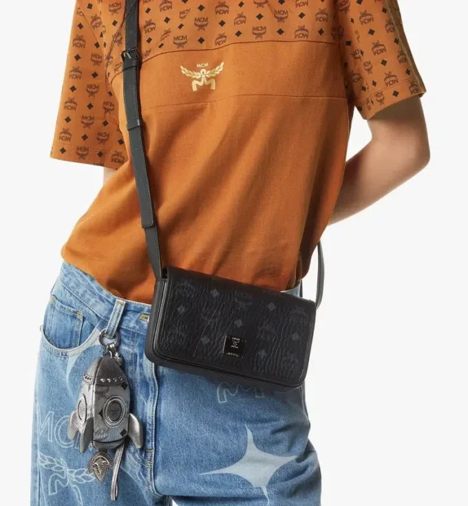 Aren Crossbody Wallet in Visetos Aren Crossbody Wallet in Visetos