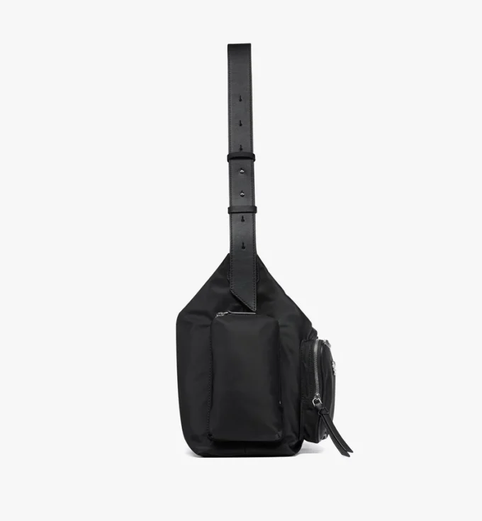 Borsa Hobo con cerniera Aren in Econyl® e pelle con stampa Monogram Borsa Hobo con cerniera Aren in Econyl® e pelle con stampa Monogram