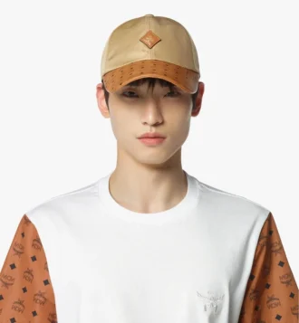Cappellino classico in Econyl® e pelle Cappellino classico in Econyl® e pelle