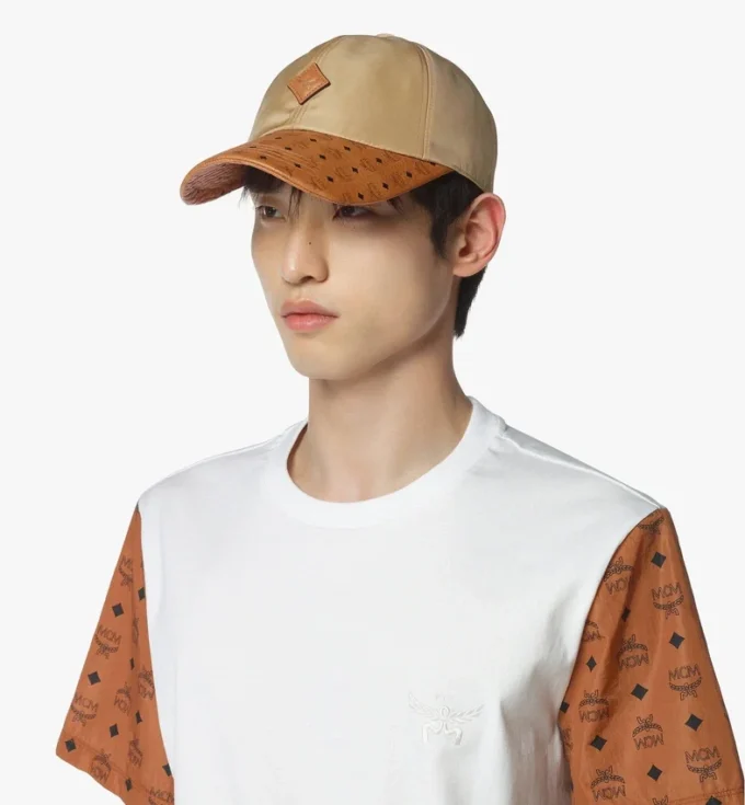 Cappellino classico in Econyl® e pelle