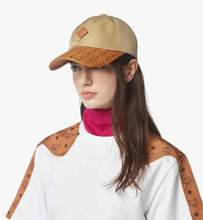 Cappellino classico in Econyl® e pelle