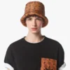 Cappello a secchiello imbottito in Econyl® con stampa Monogram