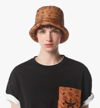 Cappello a secchiello imbottito in Econyl® con stampa Monogram Cappello a secchiello imbottito in Econyl® con stampa Monogram
