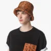 Cappello a secchiello imbottito in Econyl® con stampa Monogram