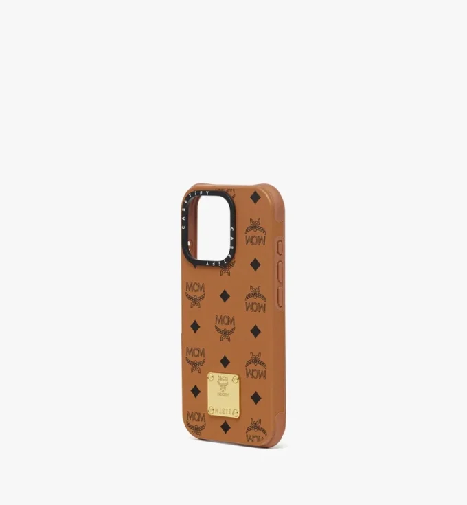 Custodia per iPhone 16 Pro MCM X Casetify in ottone Bioveg Custodia per iPhone 16 Pro MCM X Casetify in ottone Bioveg