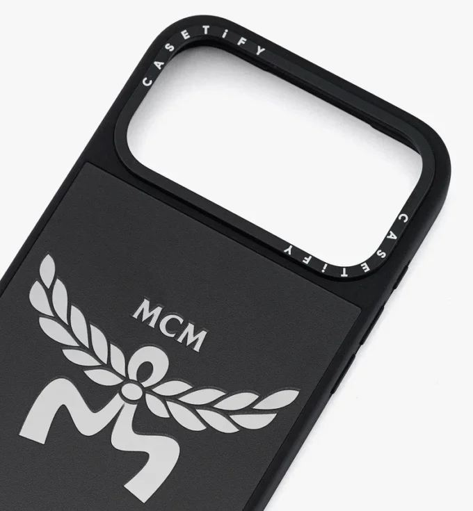 Custodia per iPhone 17 Pro Max MCM X Casetify Logo Impact Custodia per iPhone 17 Pro Max MCM X Casetify Logo Impact