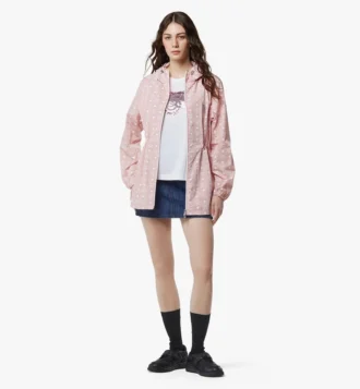 Giacca a vento con cappuccio in nylon riciclato con stampa Monogram Giacca a vento con cappuccio in nylon riciclato con stampa Monogram
