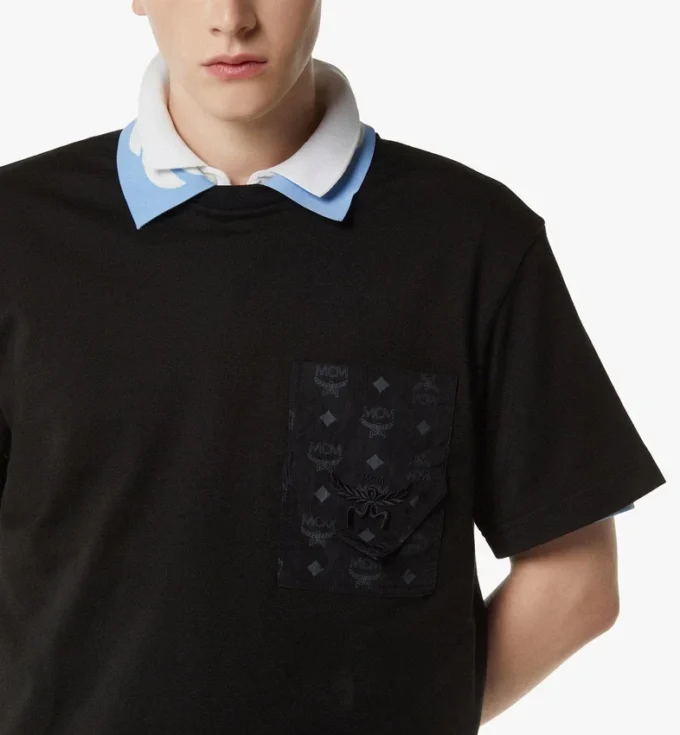T-shirt con tasca patch monogramma in cotone biologico