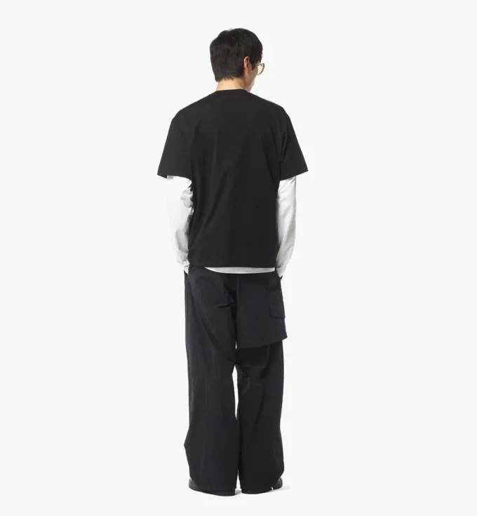 T-shirt con tasca patch monogramma in cotone biologico T-shirt con tasca patch monogramma in cotone biologico