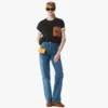 T-shirt con tasca patch monogramma in cotone biologico T-shirt con tasca patch monogramma in cotone biologico